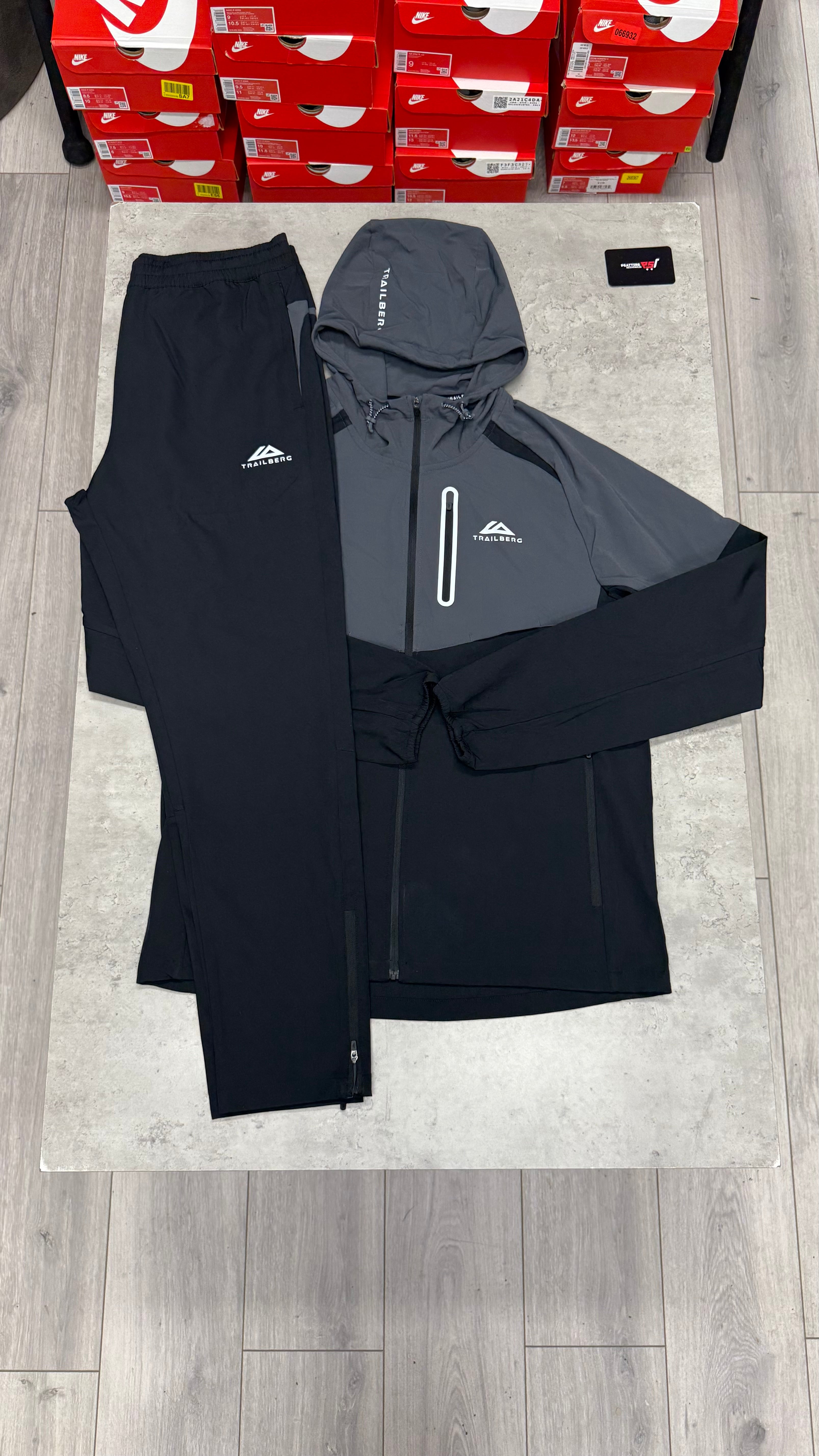 Trailberg Cloud Tracksuit ‘Grey Black’