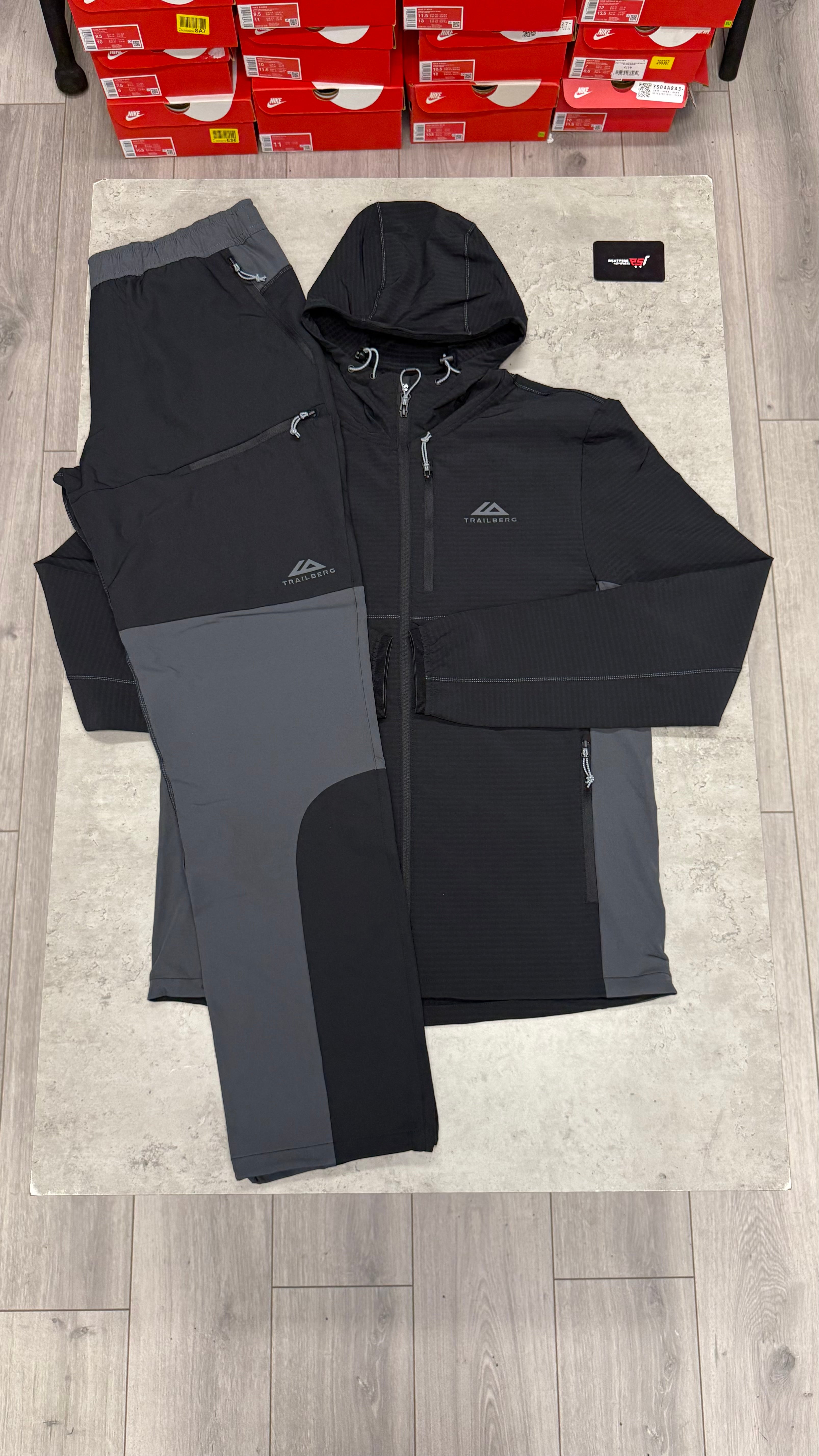 Trailberg Tour Tracksuit ‘Black’