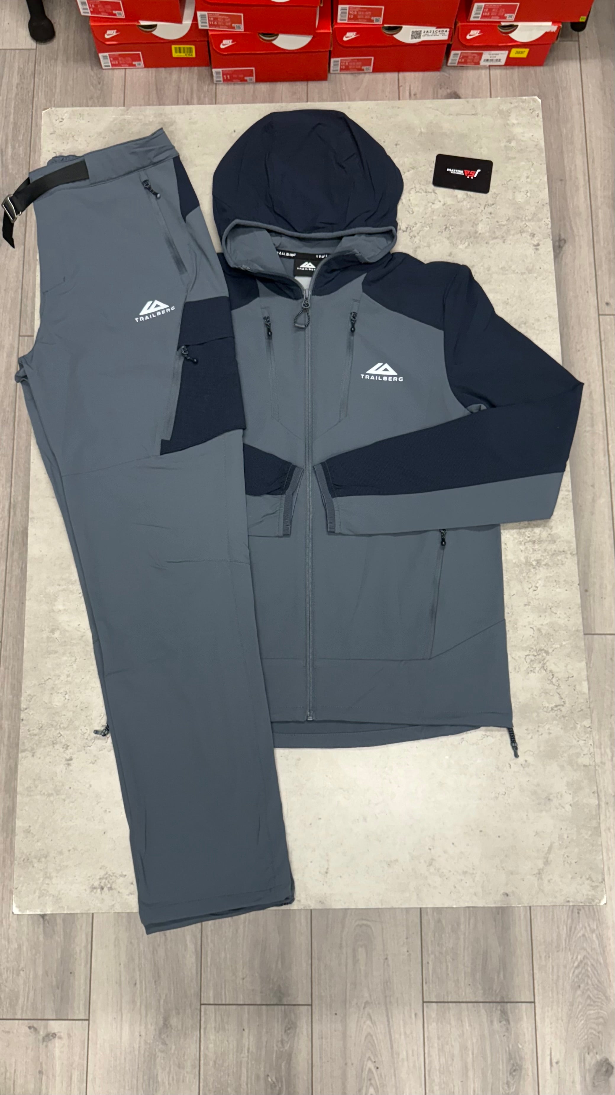 Trailberg Faltenjura Tracksuit ‘Grey Navy’