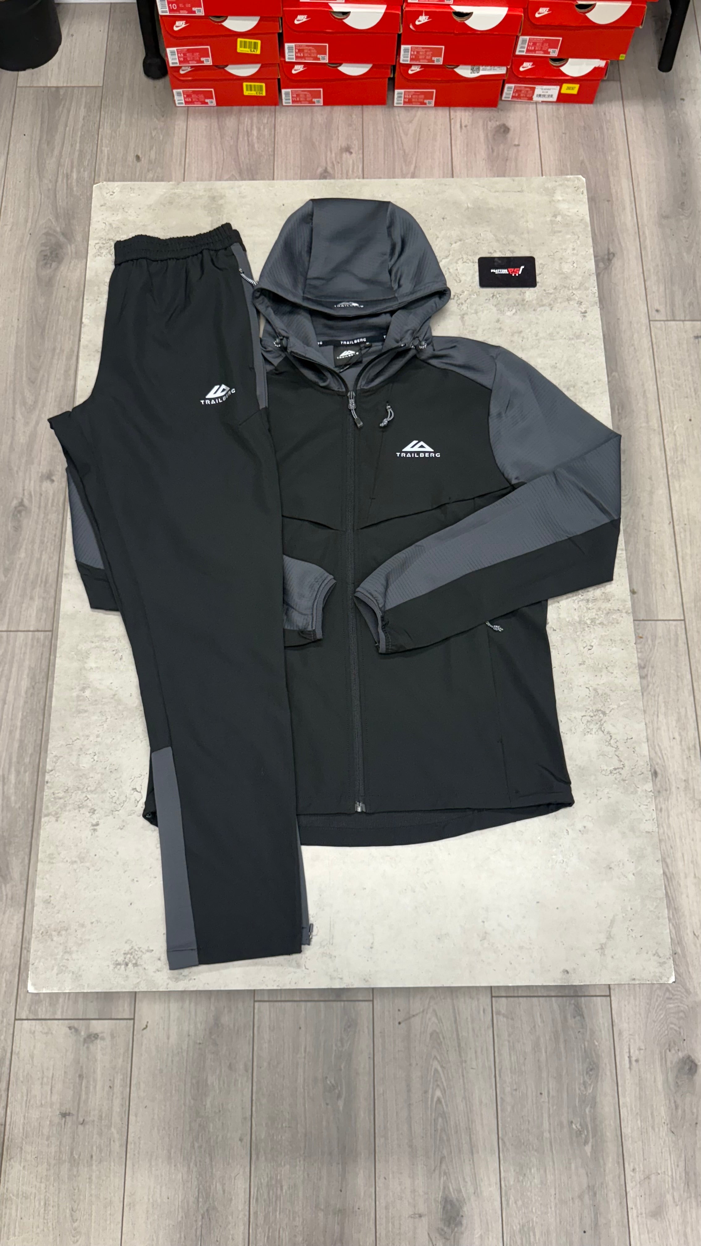 Trailberg Rapid Dash 2.0 Tracksuit ‘Black / Volcano Grey’