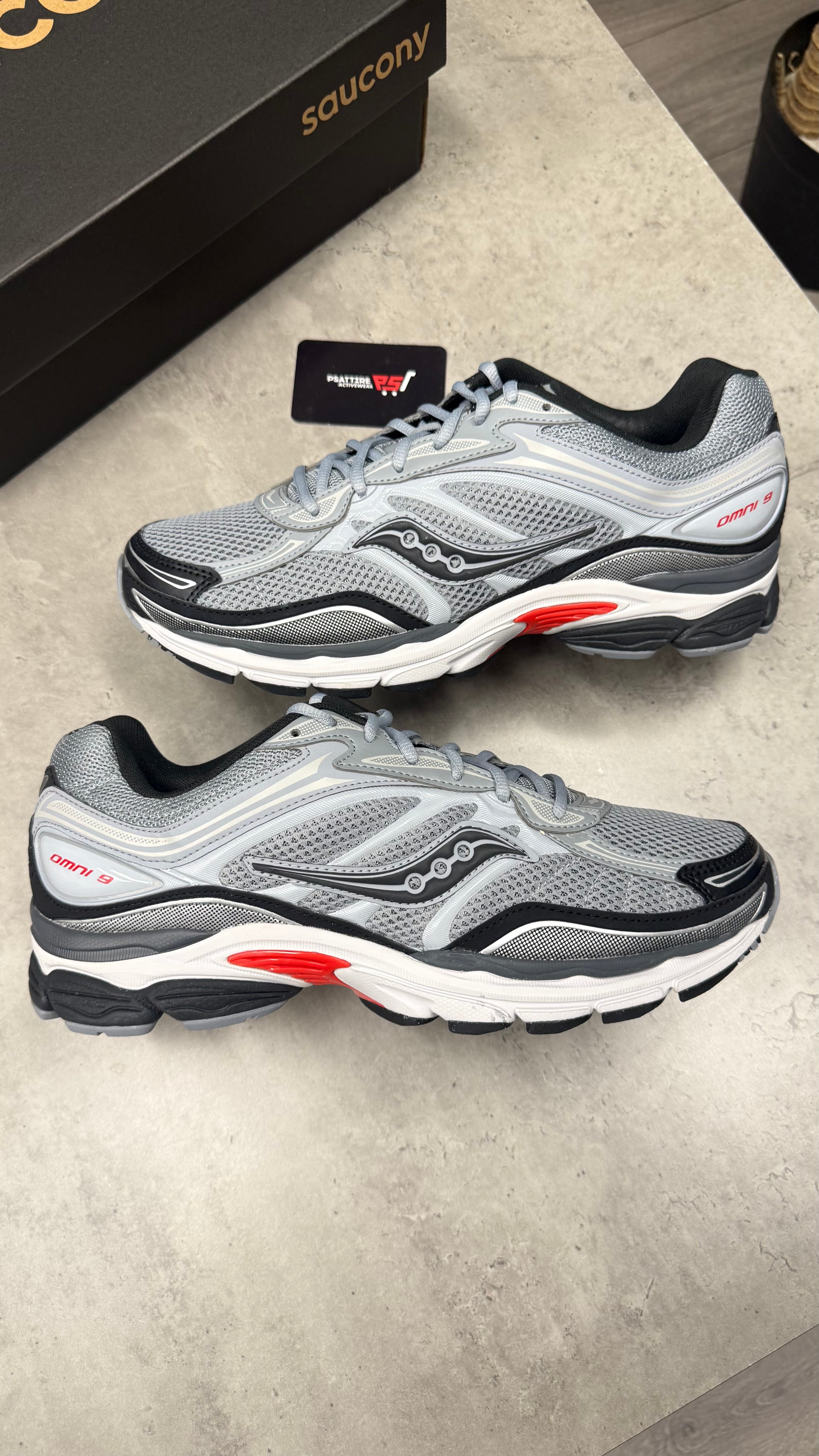 Saucony Progrid Omni 9 ‘Grey / Red’