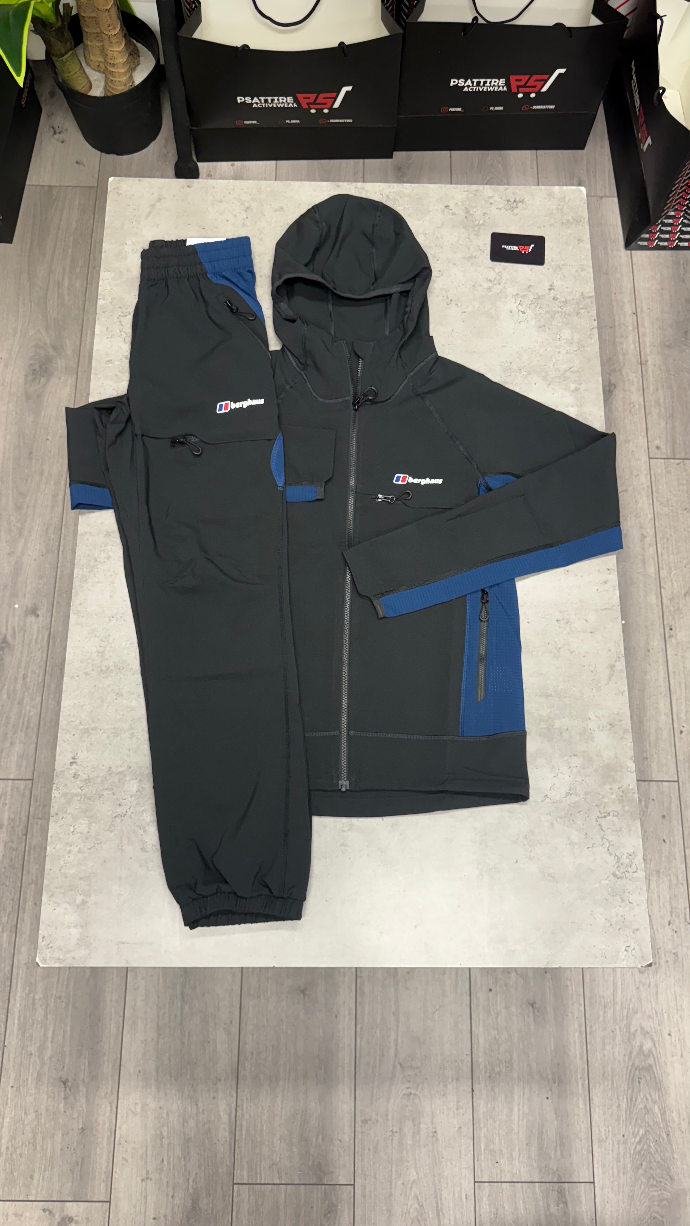 Berghaus Wavertree Hooded Tracksuit’ Black Blue’